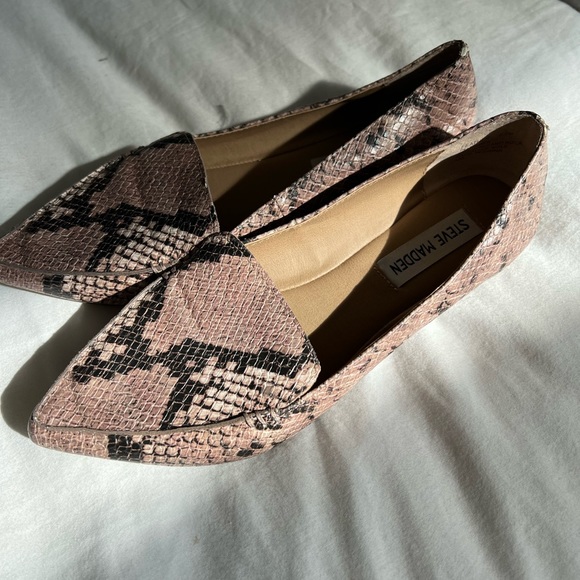 Steve Madden Point Toe Snake Skin Loafers - Size 6.5 - Picture 3 of 8